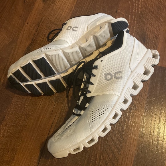 On Cloud X Running White and Black Shoes 11.5 - Picture 2 of 6